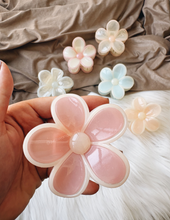 Load image into Gallery viewer, FLORAL PASTEL HAIR CLIP
