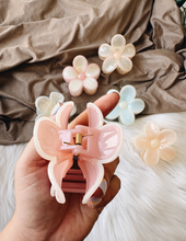 Load image into Gallery viewer, FLORAL PASTEL HAIR CLIP
