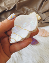 Load image into Gallery viewer, LITTLE SHELL HAIR CLIP
