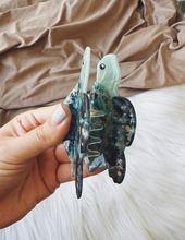 Carregar imagem no visualizador da galeria, TURTLE HAIR CLIP
