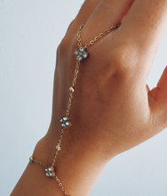 Load image into Gallery viewer, DELICATE CLOVER SPARKLE HAND CHAIN
