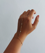 Load image into Gallery viewer, SPARKLE HAND CHAIN
