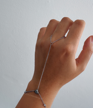 Load image into Gallery viewer, HEART HAND CHAIN
