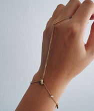 Load image into Gallery viewer, HEART HAND CHAIN
