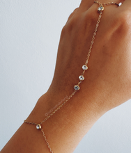 Load image into Gallery viewer, DELICATE ROUND SPARKLE HAND CHAIN
