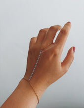 Load image into Gallery viewer, DAINTY STONES HAND CHAIN
