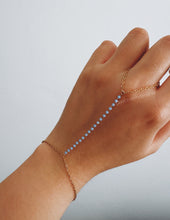 Load image into Gallery viewer, DAINTY STONES HAND CHAIN
