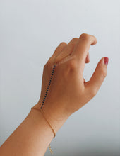 Load image into Gallery viewer, DAINTY STONES HAND CHAIN
