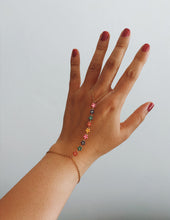 Load image into Gallery viewer, FLOWER HAND CHAIN
