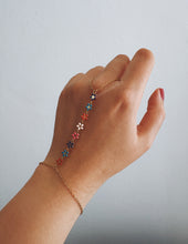 Load image into Gallery viewer, FLOWER HAND CHAIN
