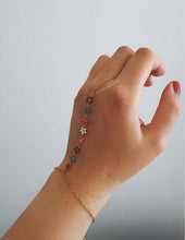 Load image into Gallery viewer, FLOWER HAND CHAIN
