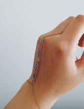 Load image into Gallery viewer, FLOWER HAND CHAIN
