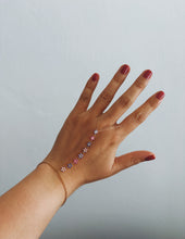 Load image into Gallery viewer, FLOWER HAND CHAIN
