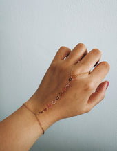Load image into Gallery viewer, FLOWER HAND CHAIN
