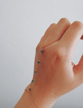 Load image into Gallery viewer, STONE HAND CHAIN
