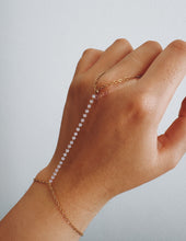 Load image into Gallery viewer, DAINTY STONES HAND CHAIN
