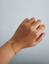 Load image into Gallery viewer, STONE HAND CHAIN
