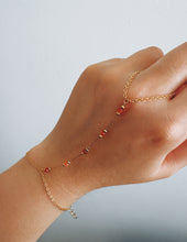 Load image into Gallery viewer, STONE HAND CHAIN

