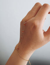 Load image into Gallery viewer, STONE HAND CHAIN
