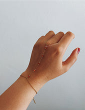 Load image into Gallery viewer, STONE HAND CHAIN
