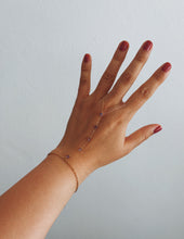 Load image into Gallery viewer, STONE HAND CHAIN
