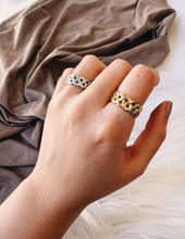 Load image into Gallery viewer, CLASSIC CROWN RING
