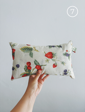 Carregar imagem no visualizador da galeria, BEACH PILLOWS
